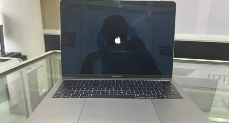 MacBook pro core i5 2017